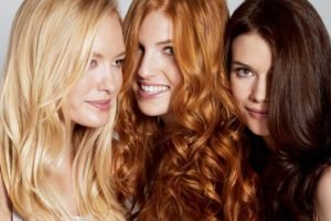 vrouwen met verschillende haar kleur